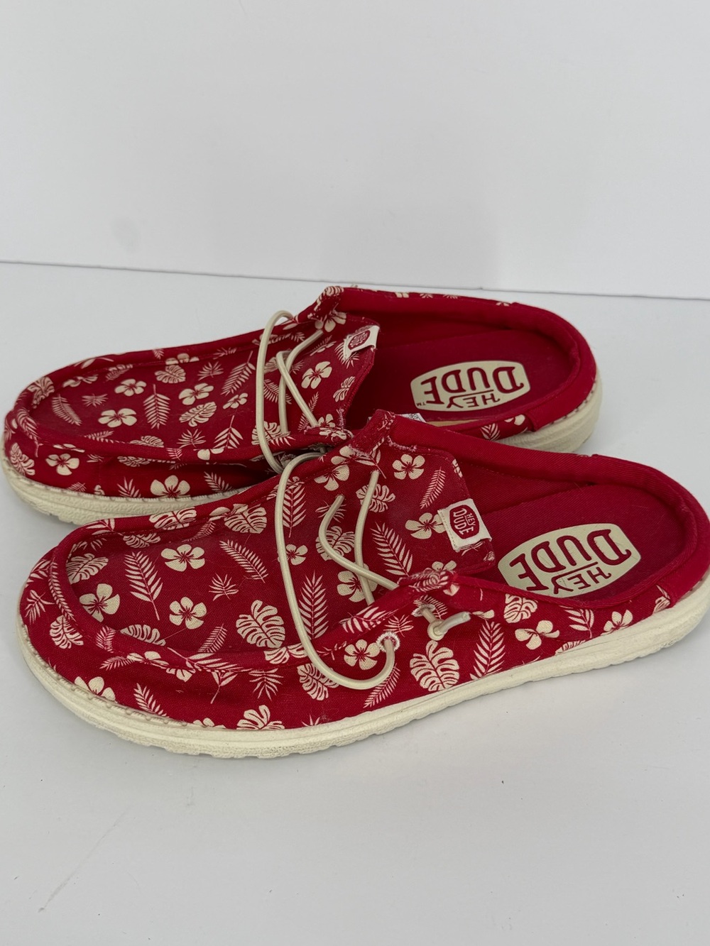 Hey Dude Wally Slip Luau Varisty Red Hawaian Flower Print Comfort Shoes Men’s 9